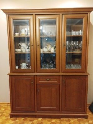 Kredens na zastawę stołową