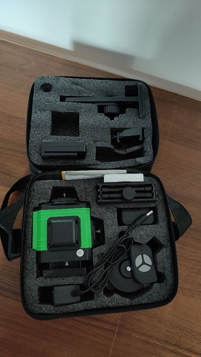 Miernik poziomu laserowego