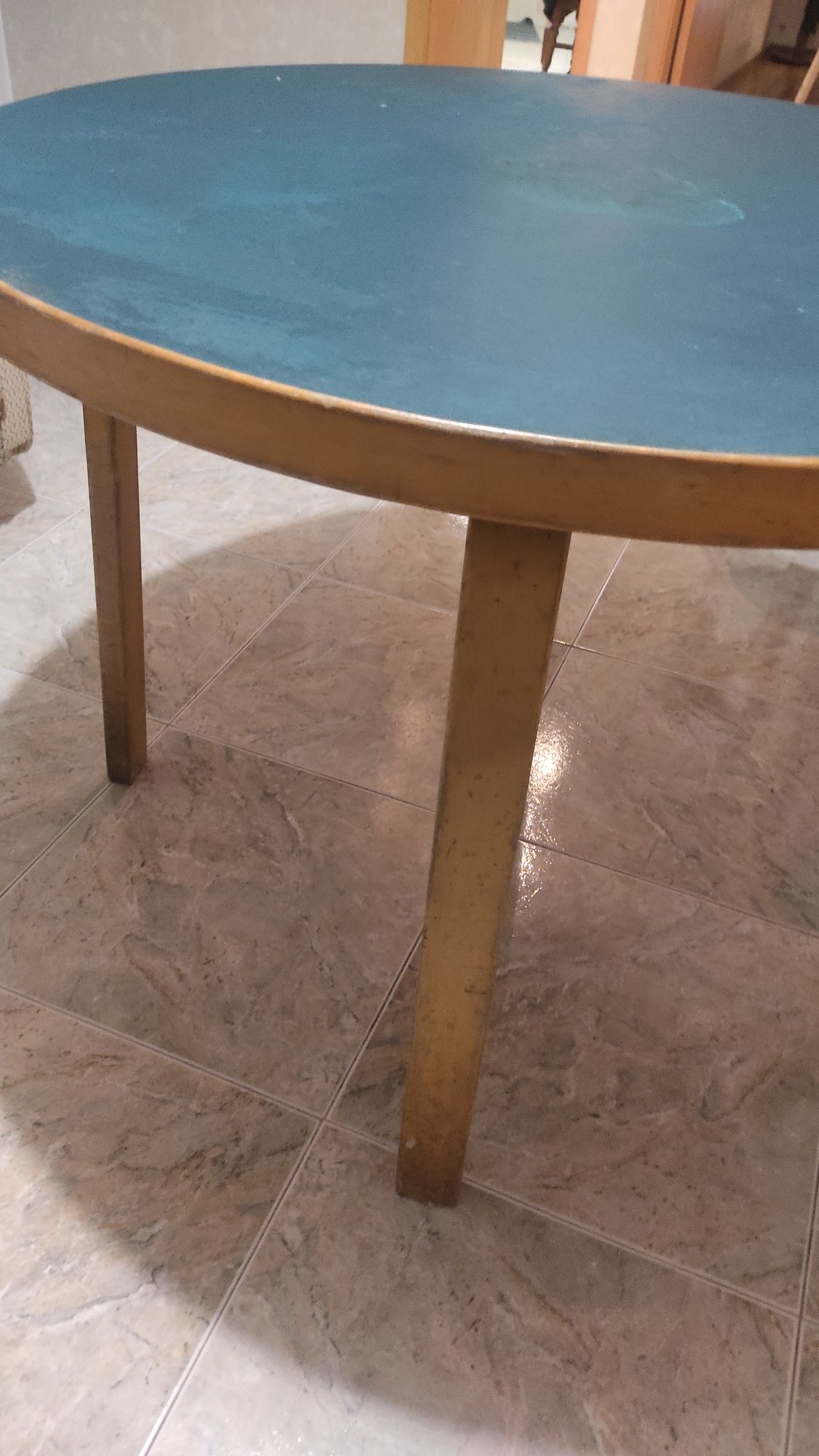 Mesa de jogos em madeira