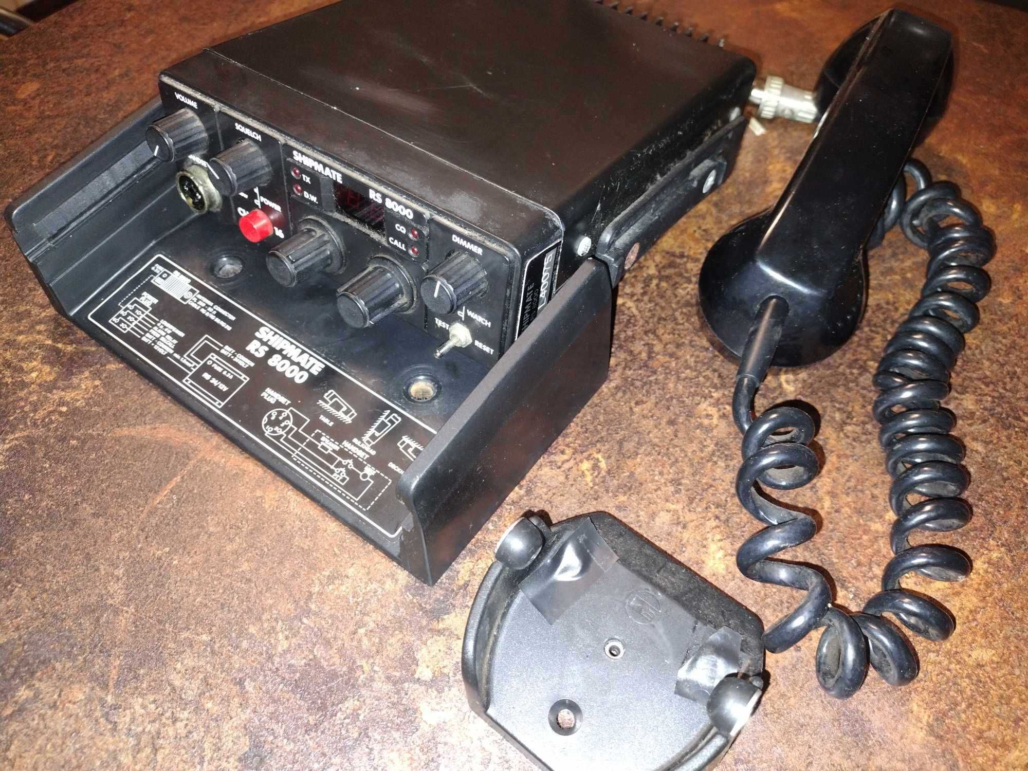 Radiotelefon morski VHF SHIPMATE RS 8000 z szufladą mocującą.
