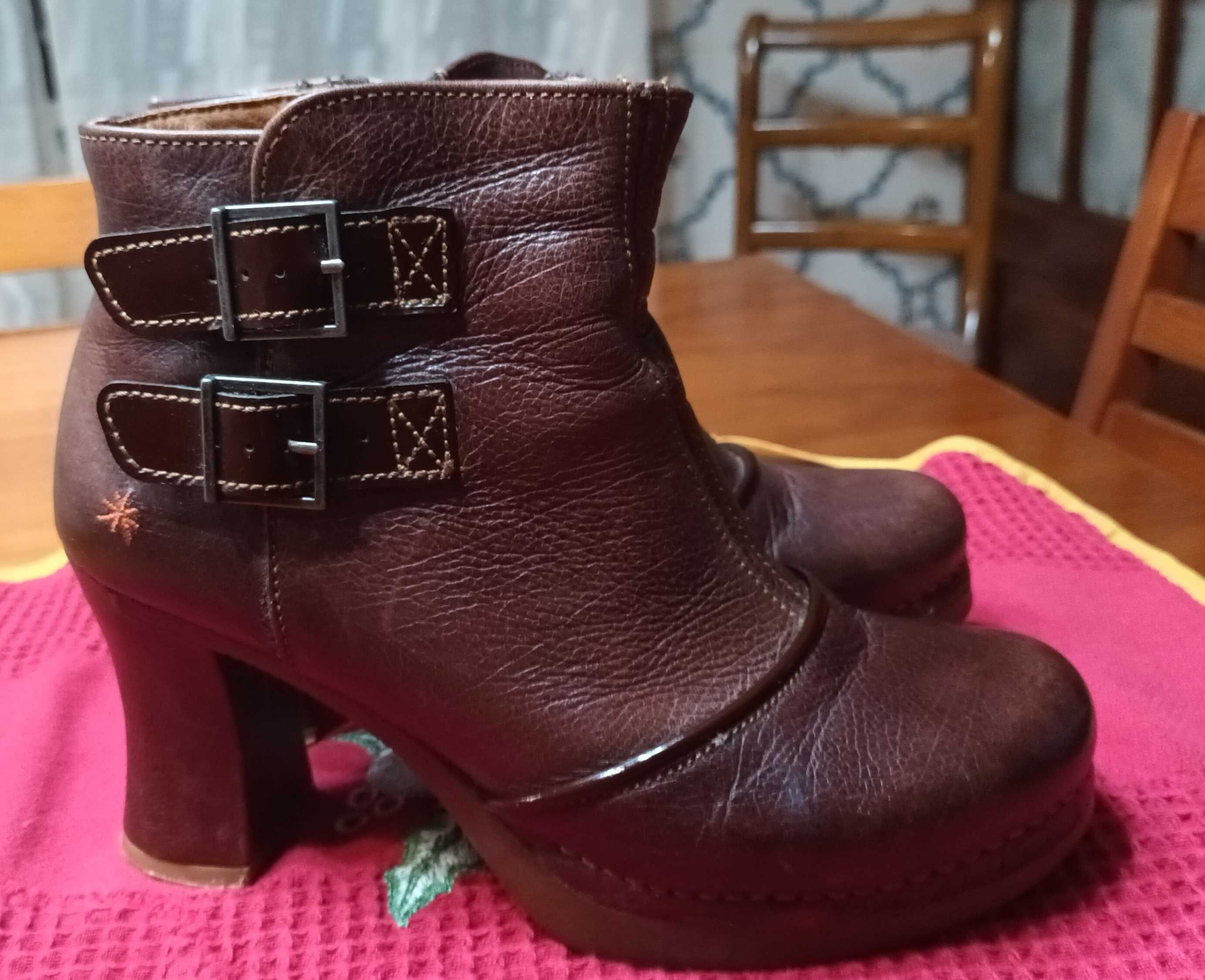 Botins castanhos - Art
