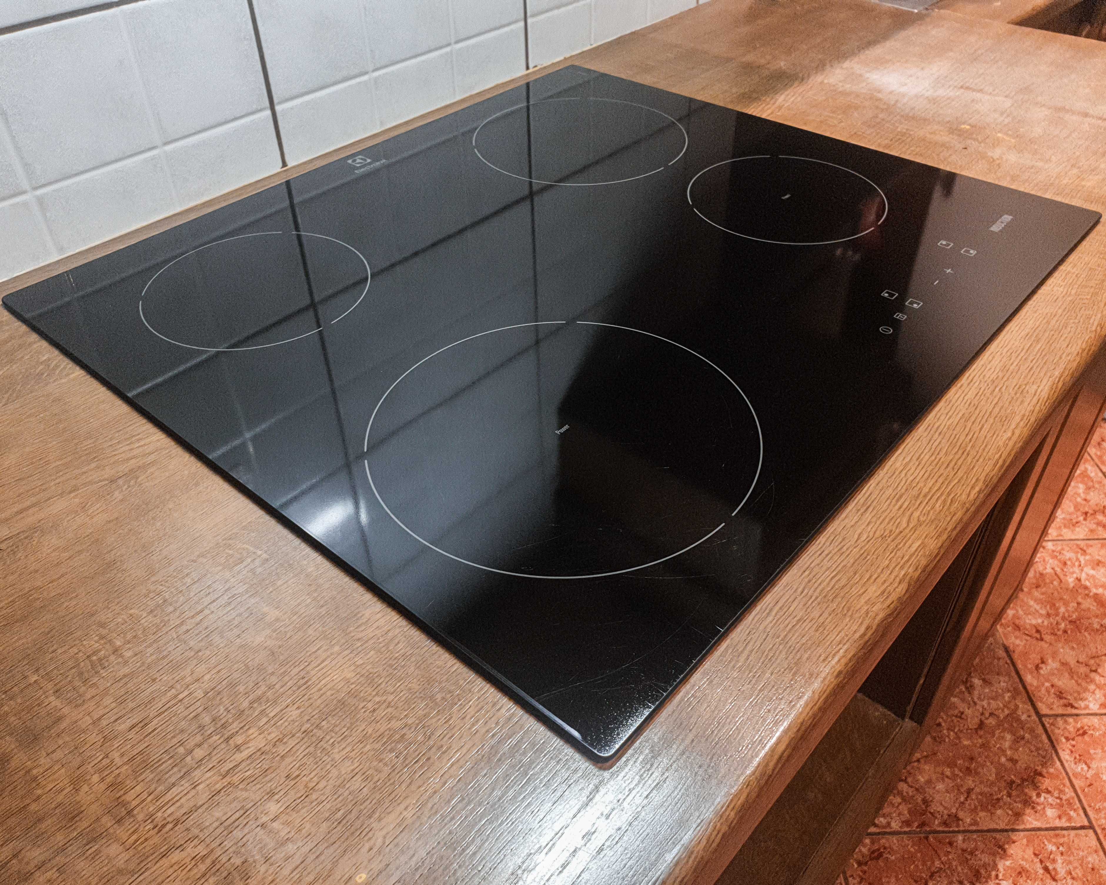 Płyta indukcyjna do zabudowy Electrolux Induction 300 EHH6240ISK