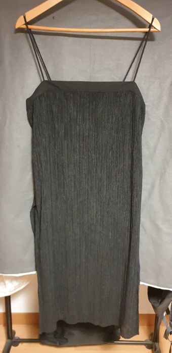 Túnica preta acetinada