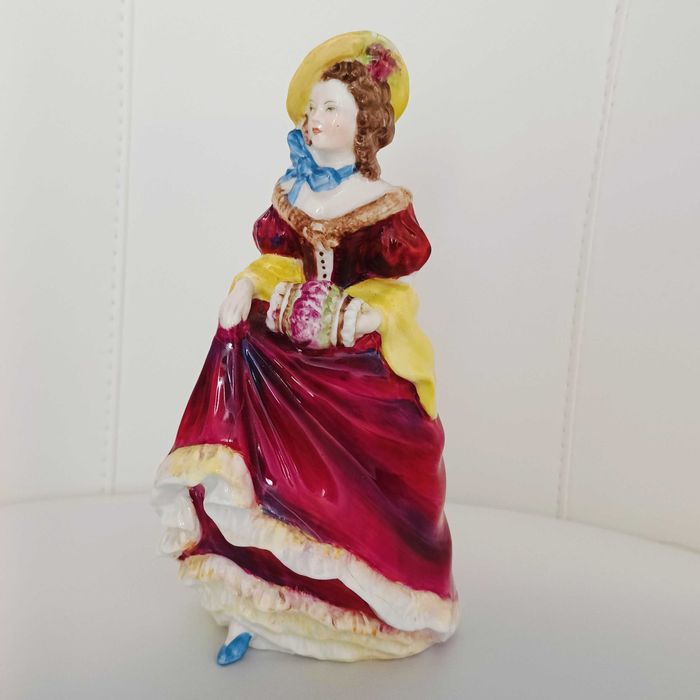 DAMA**figurka w czerwonym stroju porcelana COALPORT 1945+