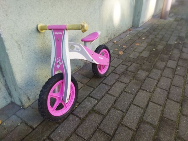 Rower biegowy dla dziewczynki.