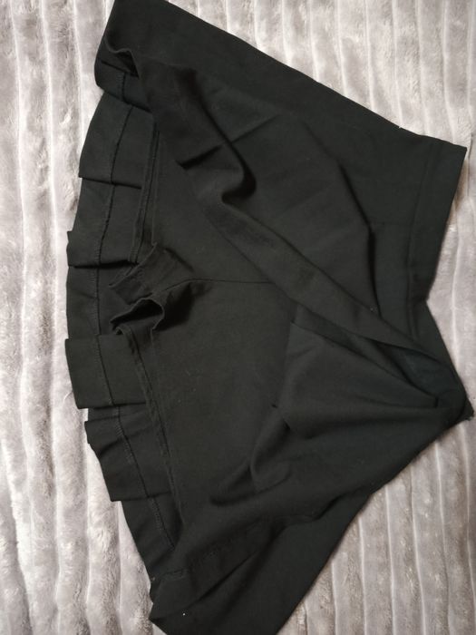 Чорна спідниця теніска