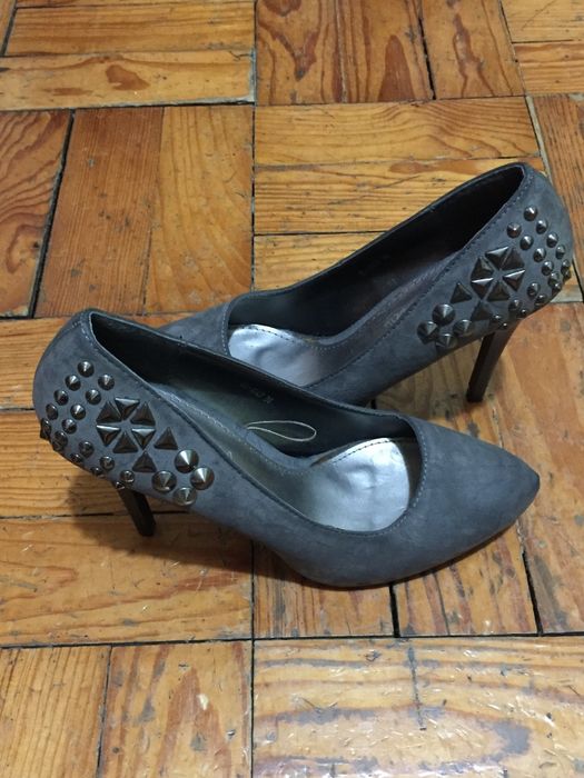 Sapatos de Salto Alto Novos