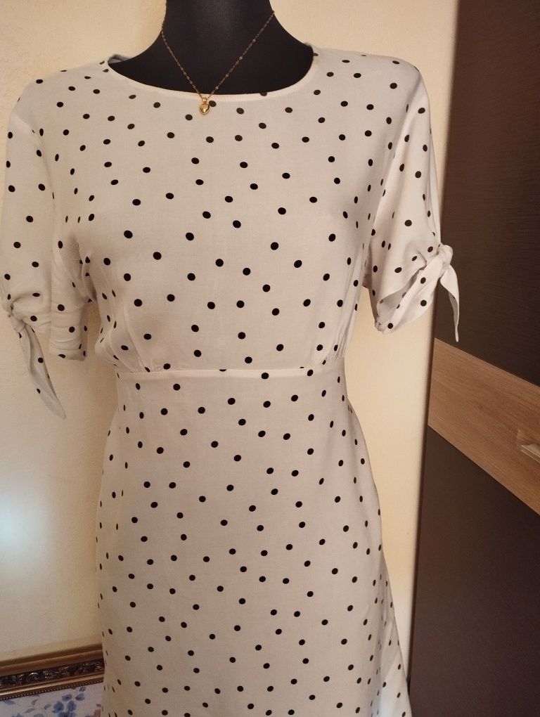 Śliczna zgrabniusia letnia sukienka Primark 40 42 kropki groszki lato