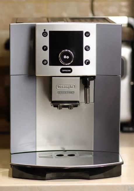 Кавомашина, кавоварка DeLonghi perfecta ESAM 5500