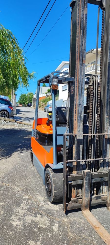 Empilhador Elétrico Toyota 3T | 6m | Revisto c/ Garantia