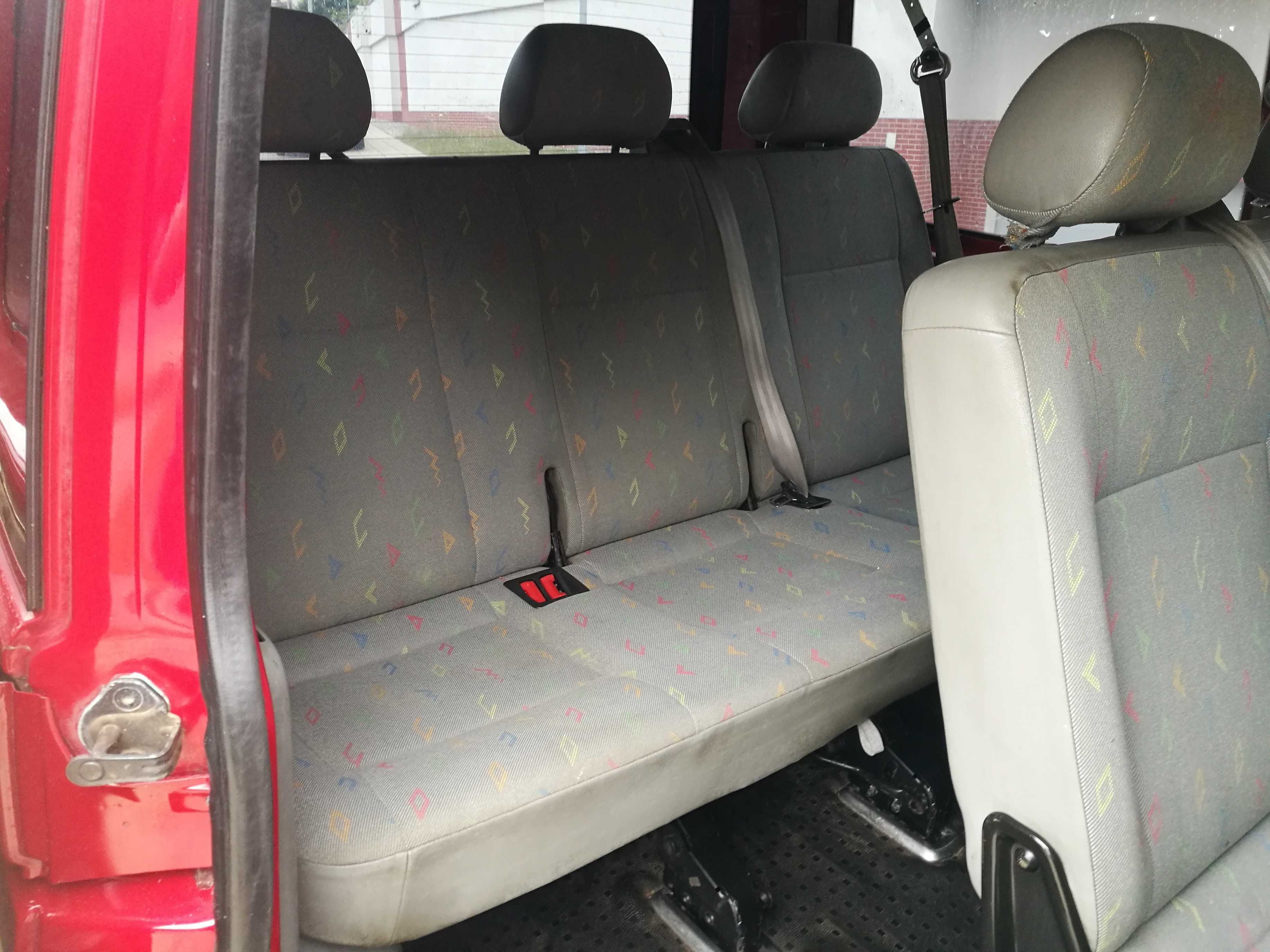 9 osobowy VW T5 r2005, poj 1.9 tdi. skrz manual . ładny