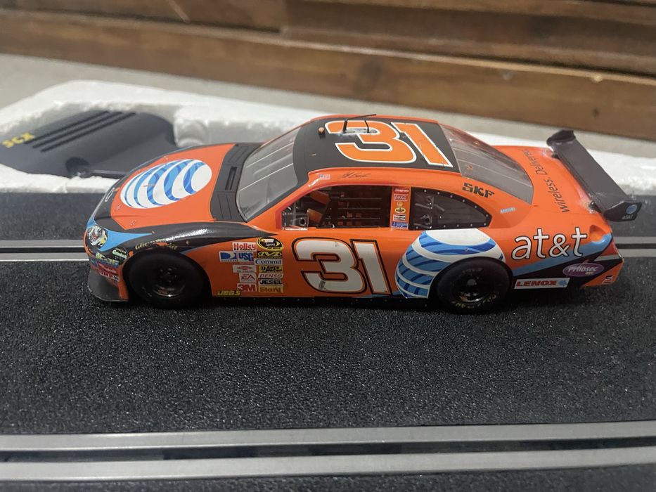 Pista oval SCX 1:32 + subaru impreza