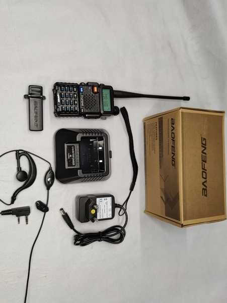 Intercomunicador Rádio Walkie Talkie Banda Dupla - UV-5R de 8W Baofeng