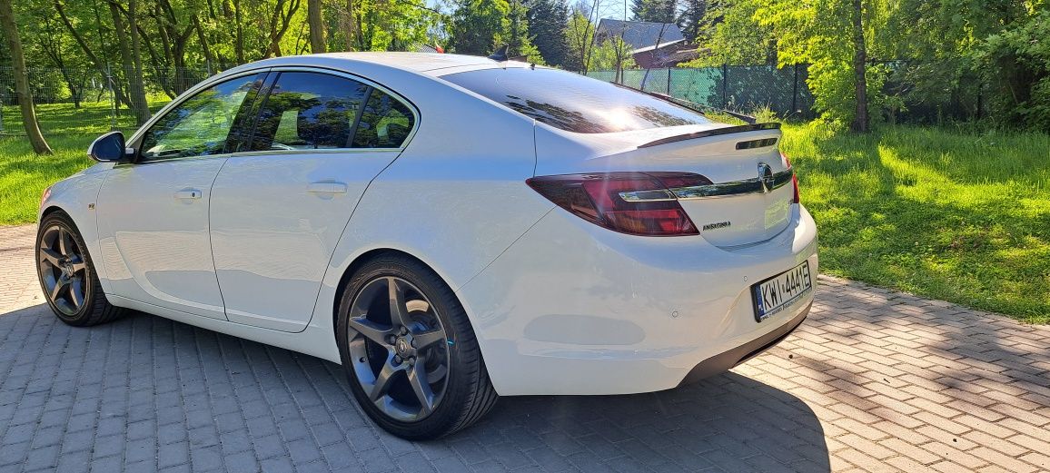 Opel Insignia    .