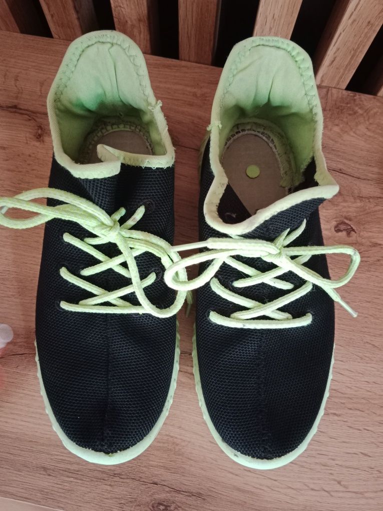 Buty sportowe dla chłopca 38