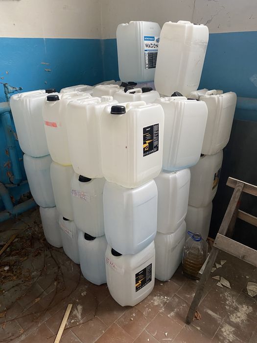 Продам канистр 20л