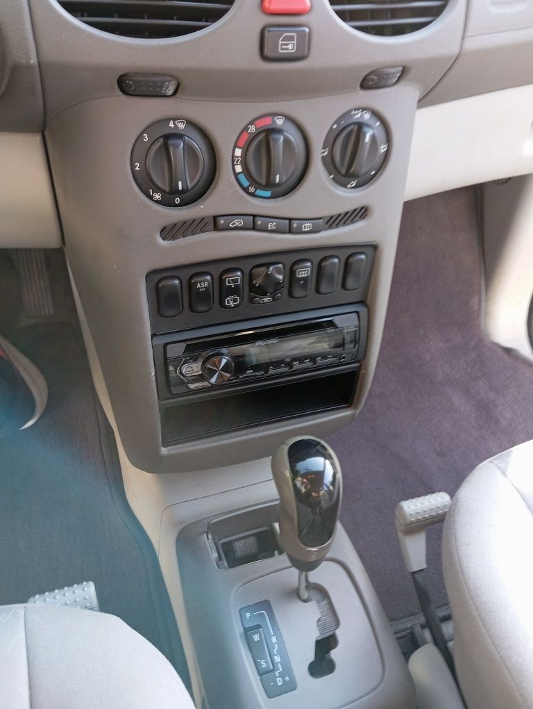 Vende Mercedes A 140