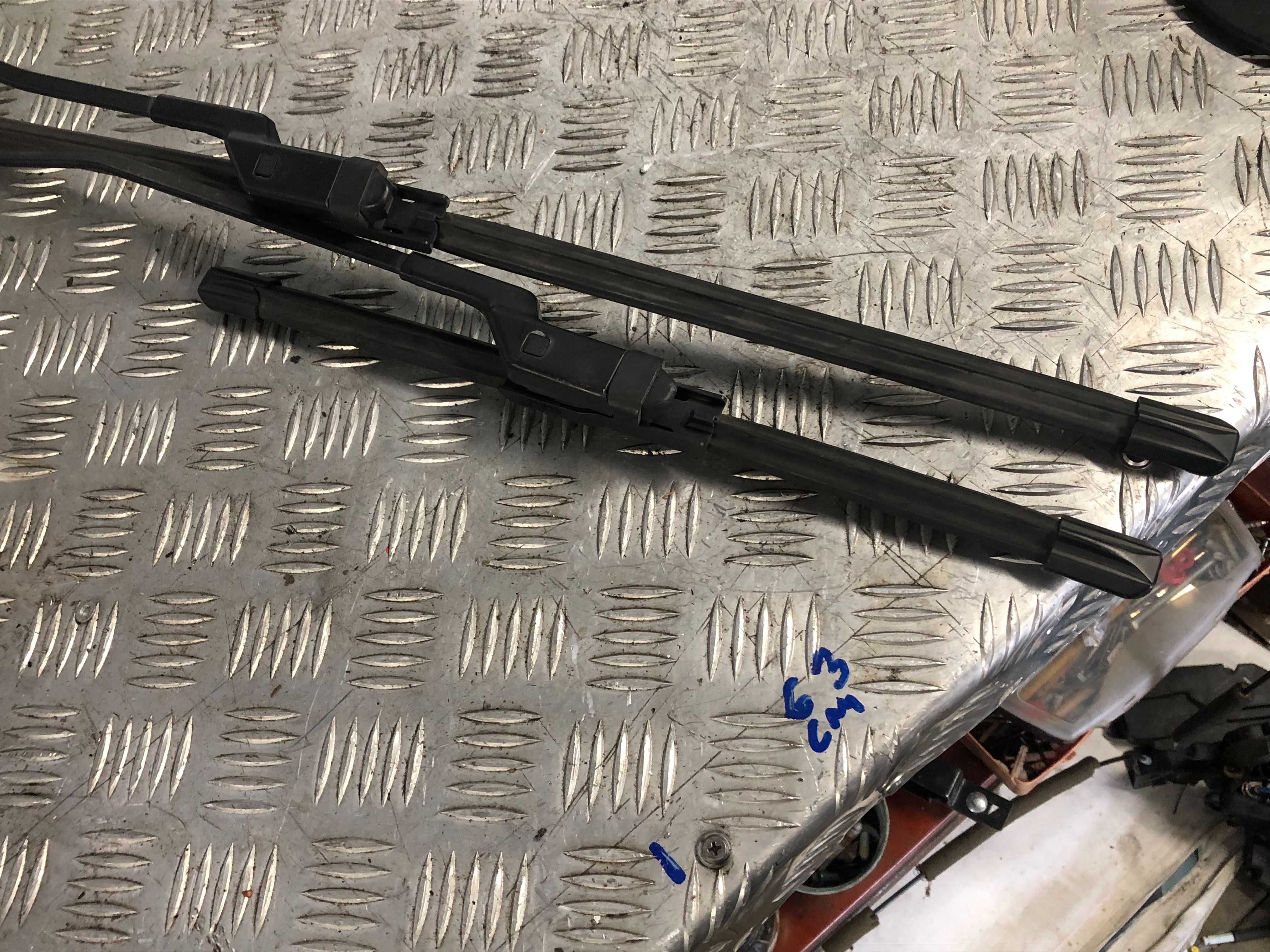 Ramię ramiona wycieraczek przód Ford Fiesta Mk7 Europa