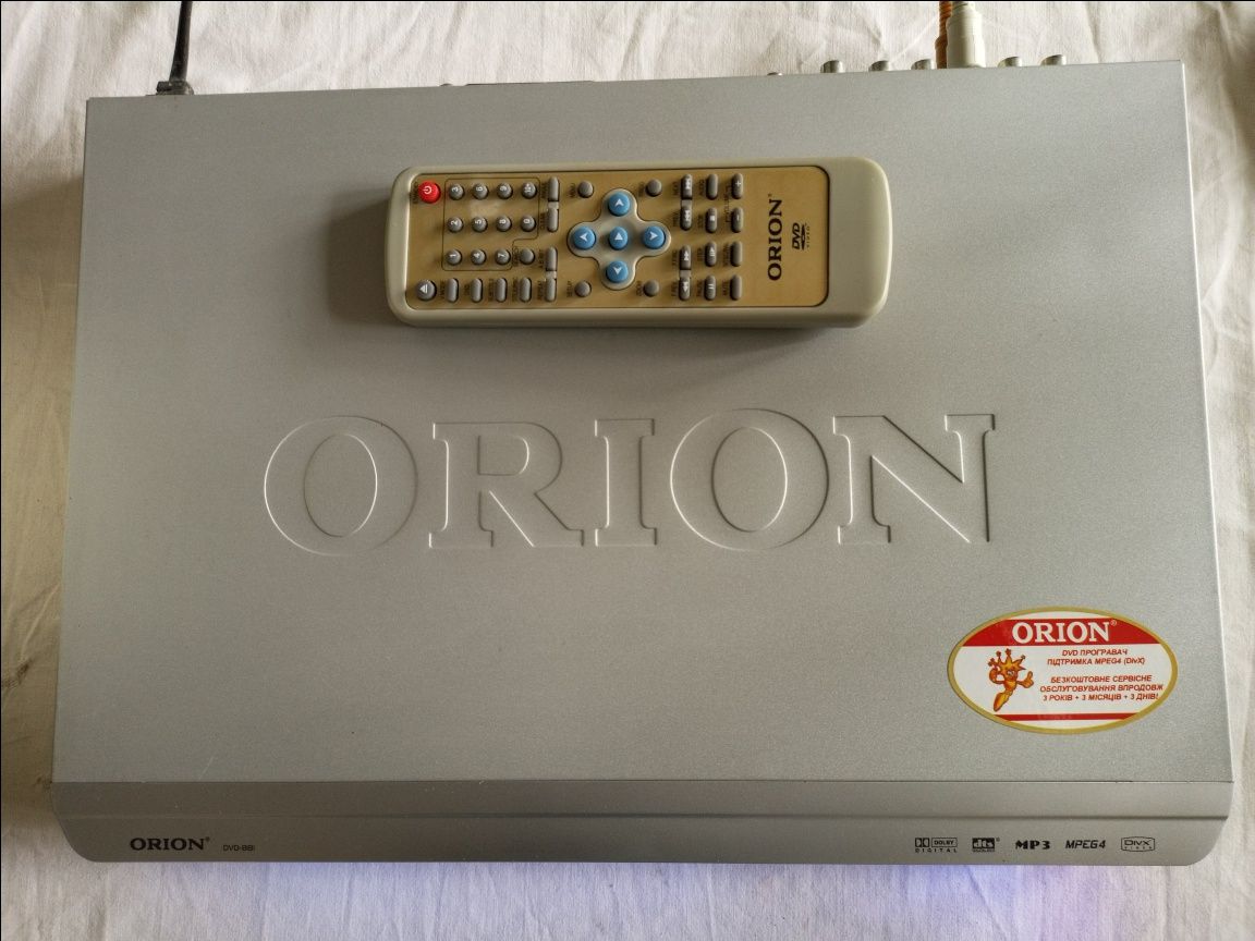 DVD Orion DVD - 881,  читает все форматы  с пультом.
