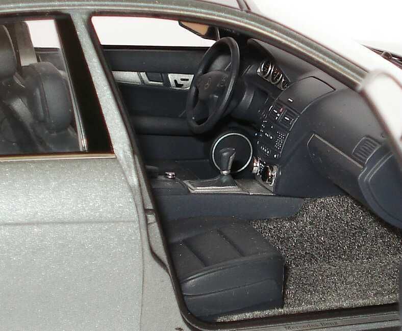 1:18 Mercedes C Klasse Avantgarde (W204) AUTOart Edycja Dealerska