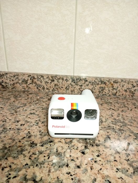 Câmara instantania Polaroid Go