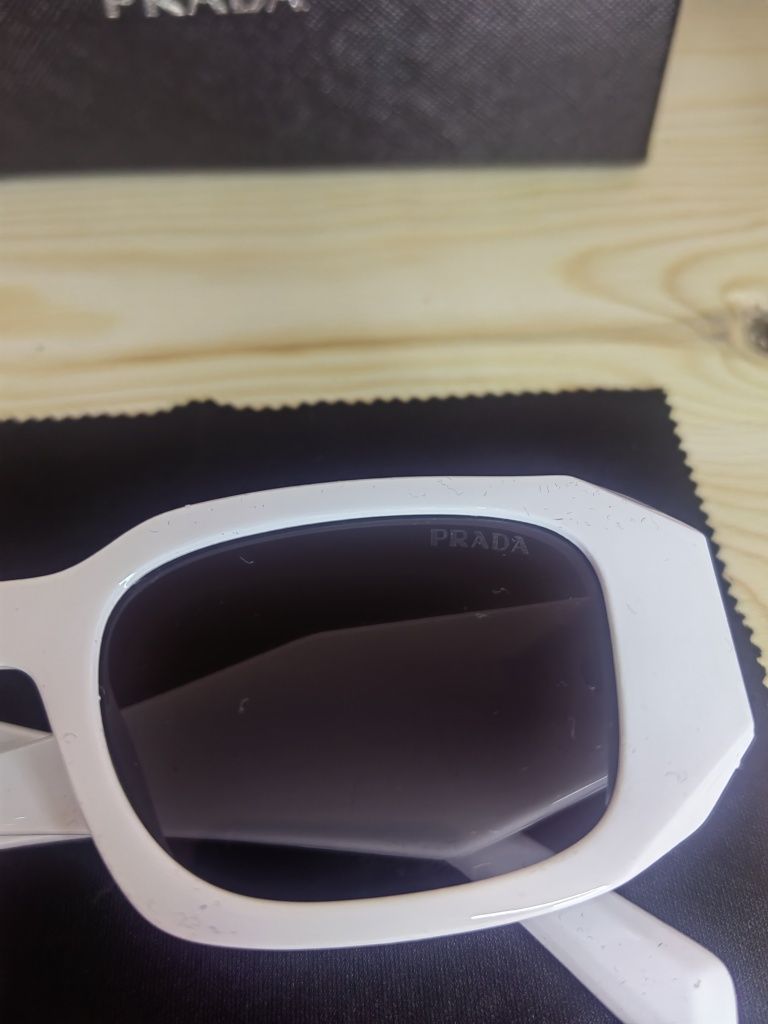 Prada okulary przeciwsłoneczne unisex białe