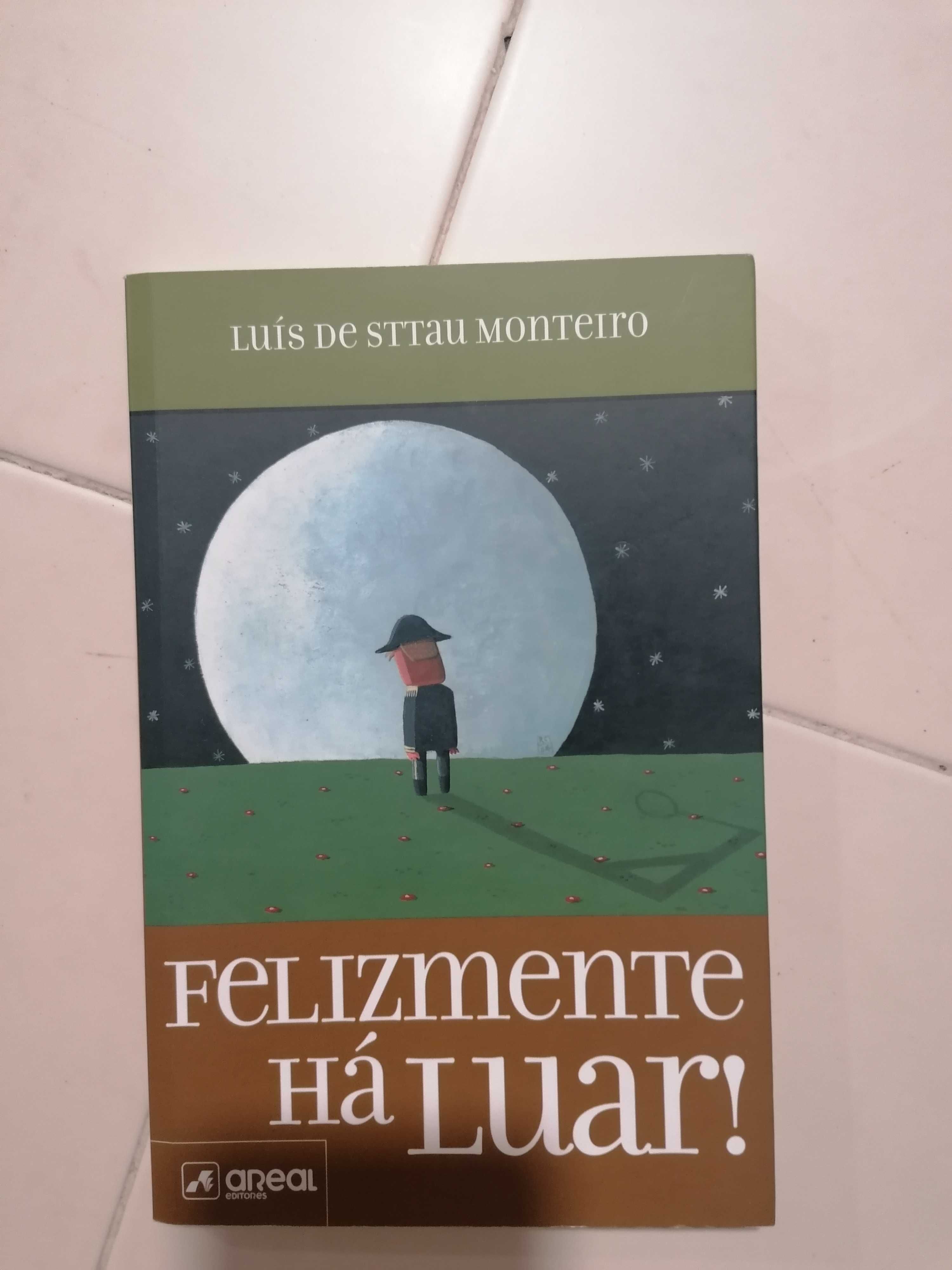 Livro "Felizmente há Luar"