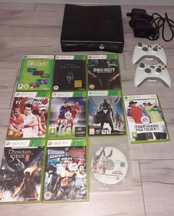 Konsola Xbox 360+ 2 pady+ gry