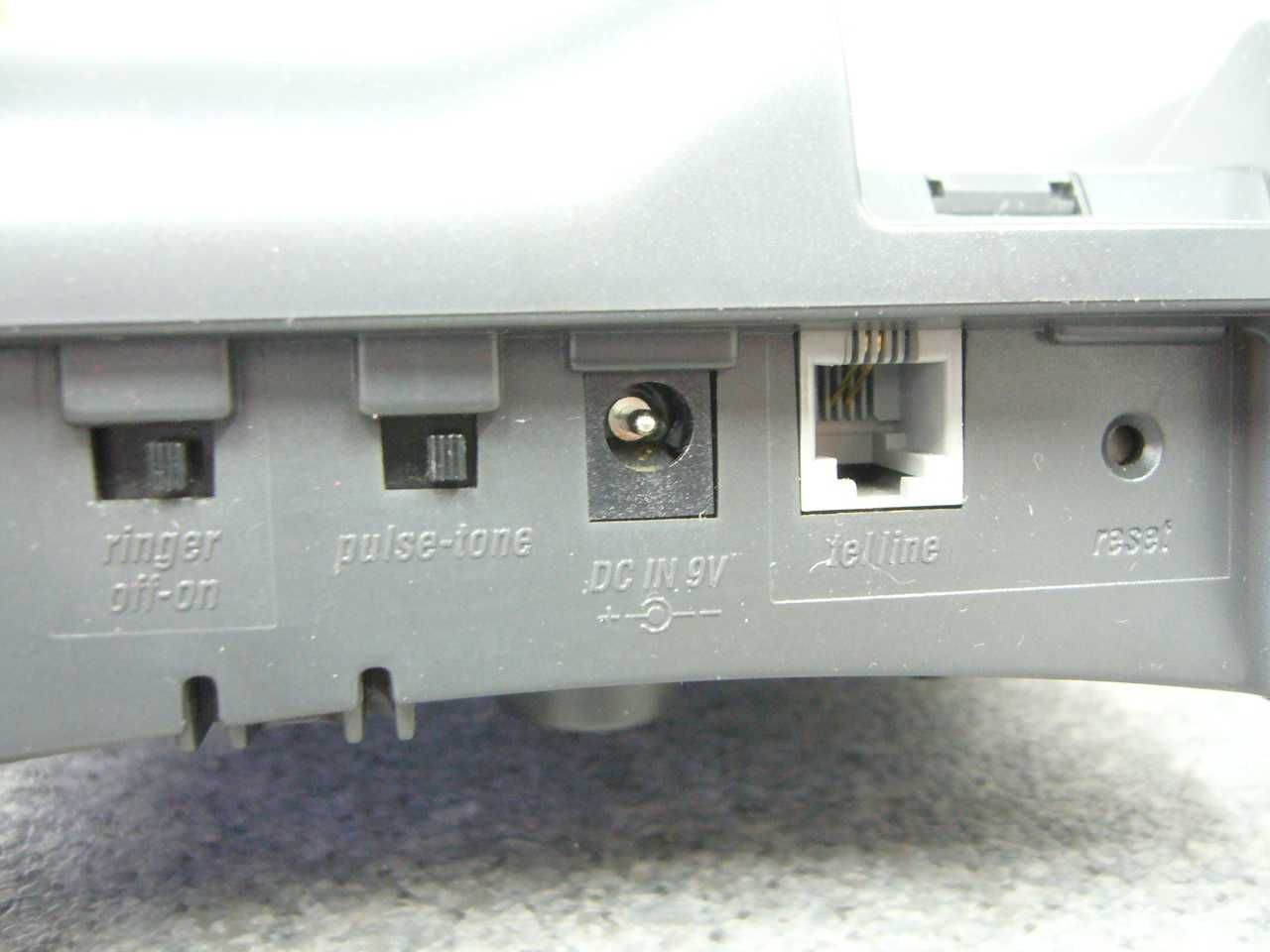 Telefon stacjonarny bezprzewodowy Uniden XCA 555