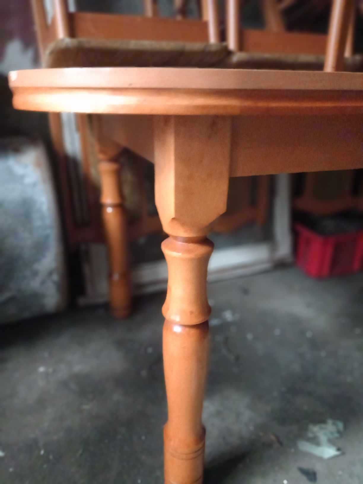 Stół z krzesłami ,szafa dębowa