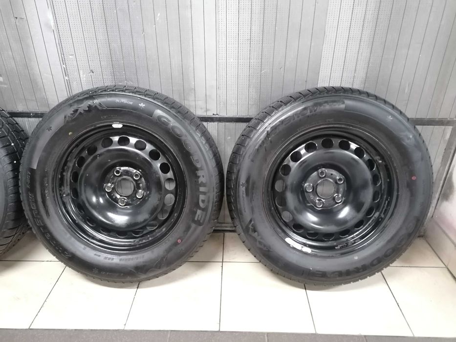 4 felgi stalowe 5x112 VW TIGUAN z oponami zimowymi 215/65r16 GOODRIDE