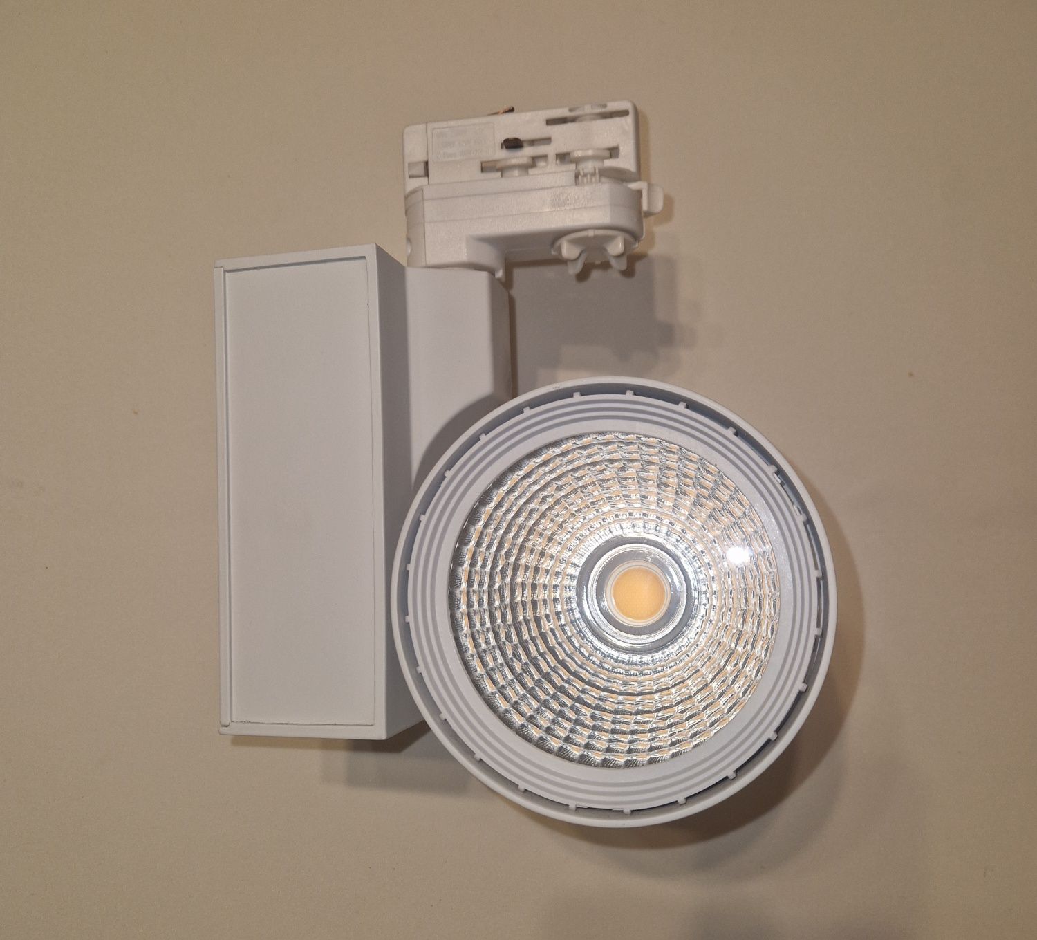 Reflektory halogeny LED szynowe 38W/240V biały cieply