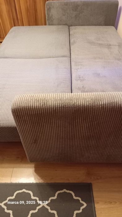 Sofa rozkładana szara z poduszkami, materiał sztruks