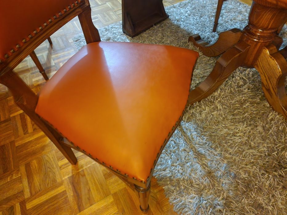 4 cadeiras em pele castanho