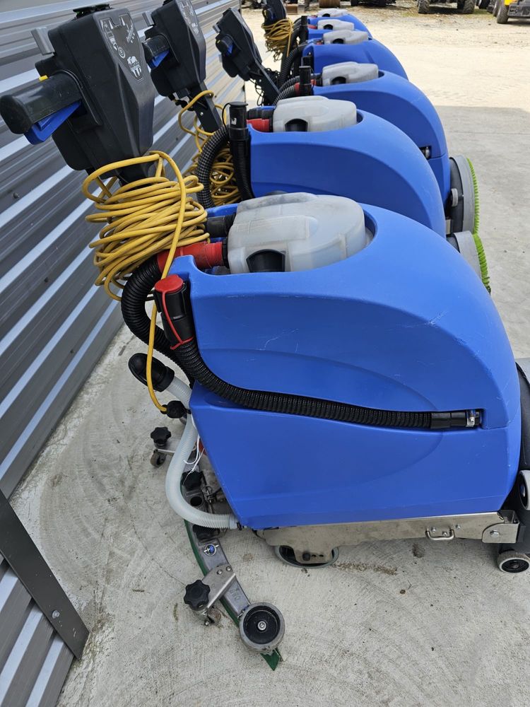 Szorowarka kablowa Numatic 220 volt