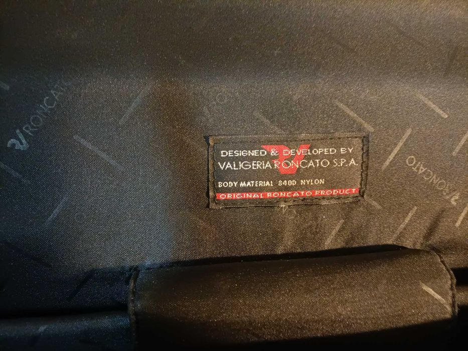 Pasta de trabalho em tecido preto da marca Roncato