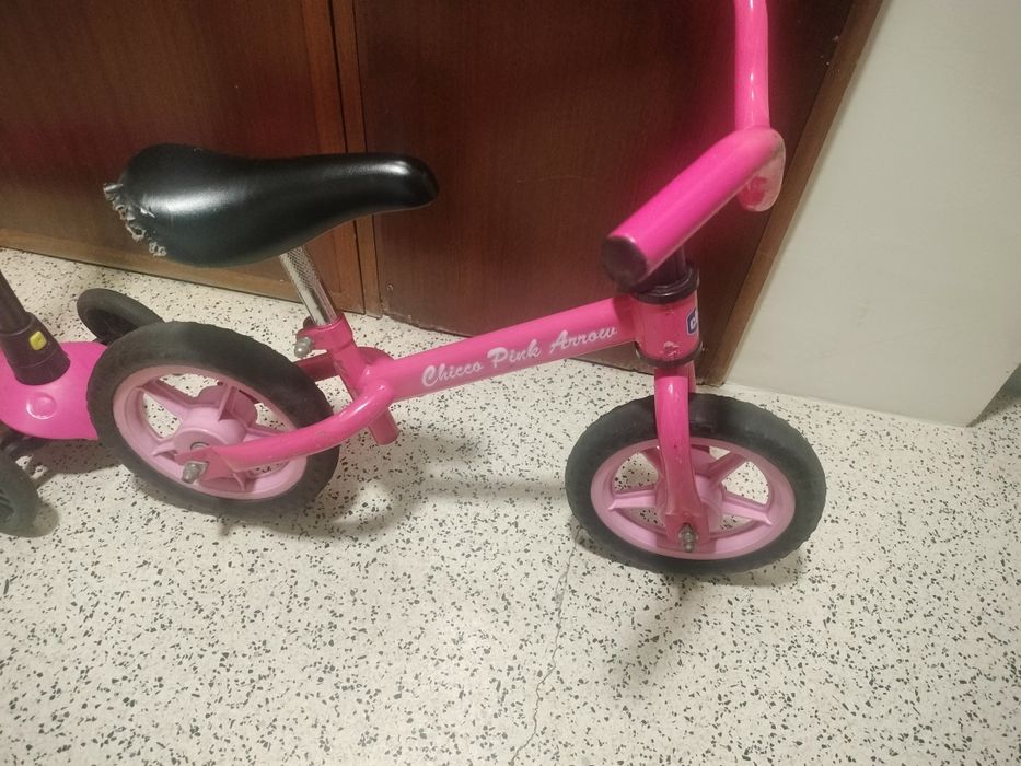 Trotinete e bicicleta sem pedais