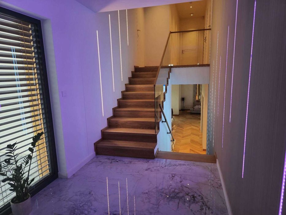 Schody drewniane na wymiar - klasyczne i dywanowe