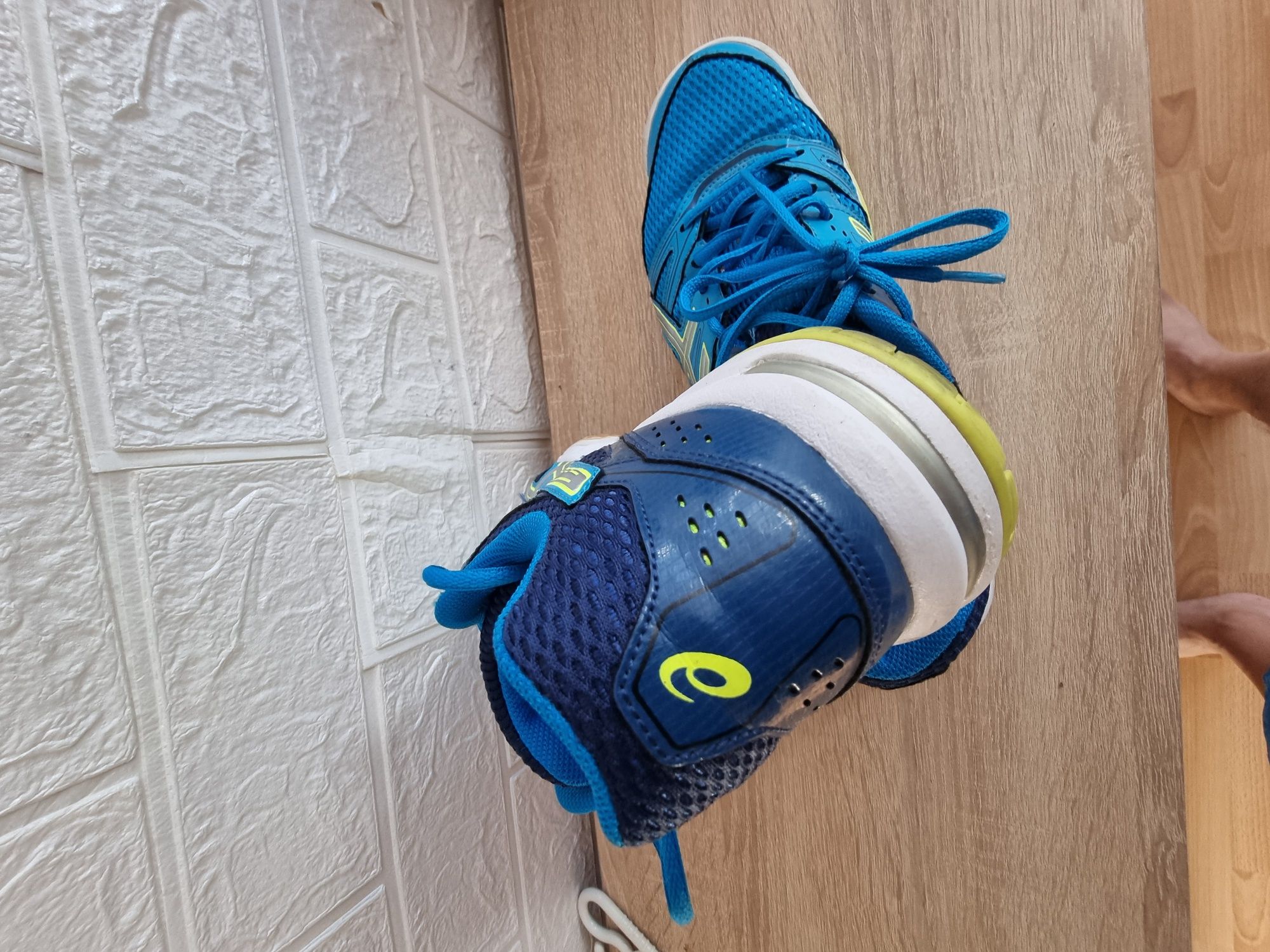 Buty sportowe Asics Gel Rocket 7-40.5 (25.5cm)