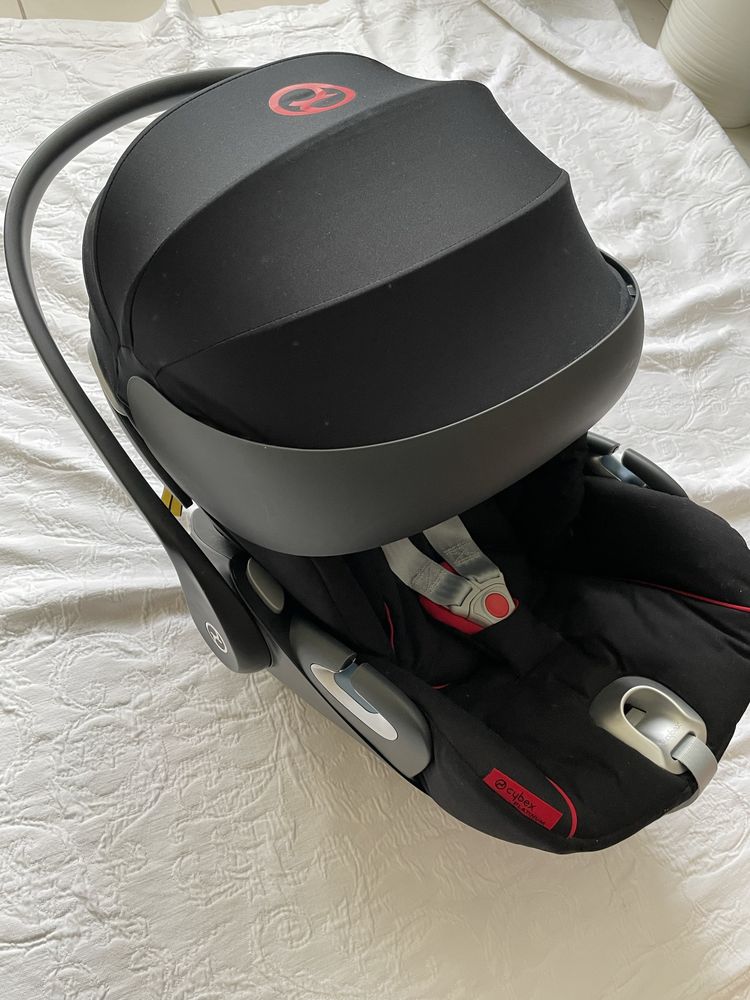 Carrinho Cybex modelo Ferrari