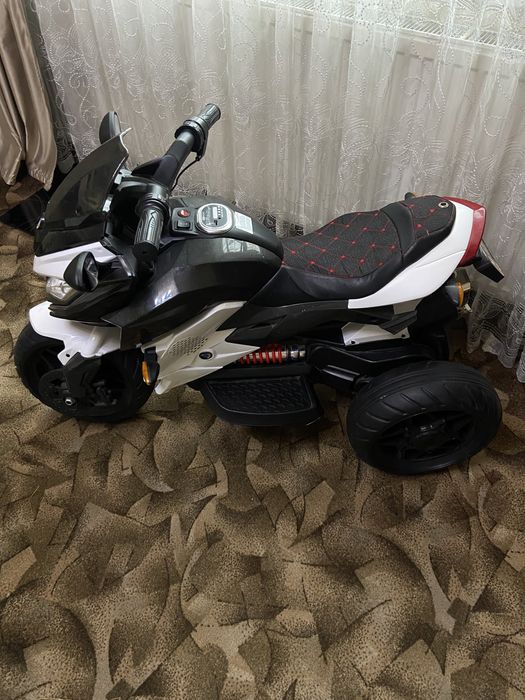 Дитячий електро мотоцикл трьохколісний