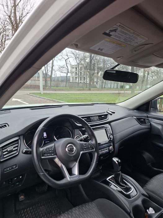 Ніссан рог 2018 року