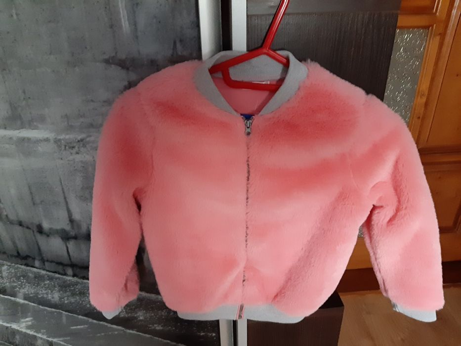 Курточка нова 116ріст.300грн.