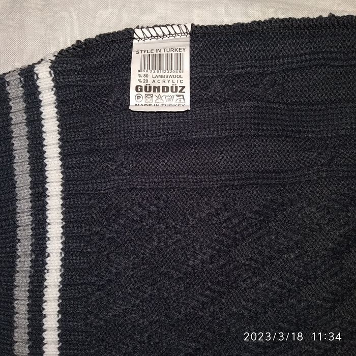 Свитер32р. детский новый,на 4-5лет