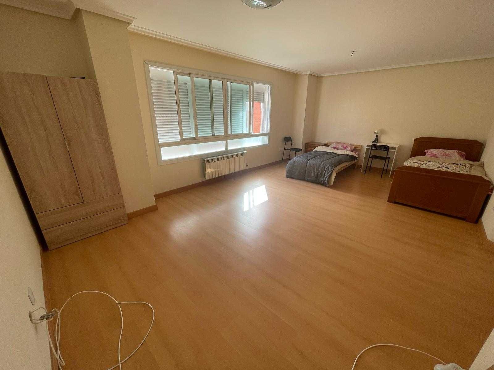 Apenas mulher Quarto compartilhado  cada cama 300€+300€ da calção