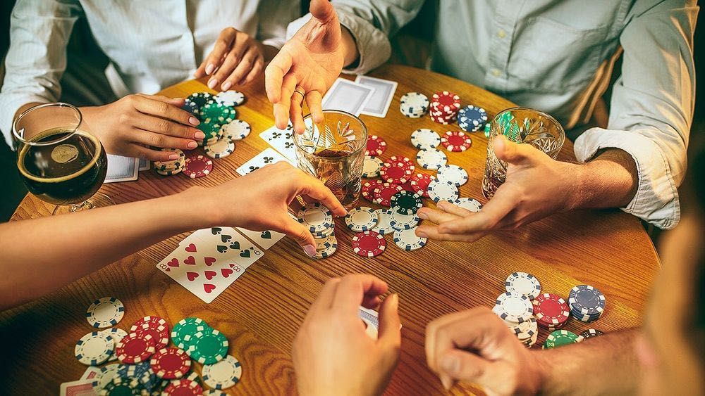 ZESTAW DO POKERA 300 Żetonów Texas Poker Karty Kostki Walizka