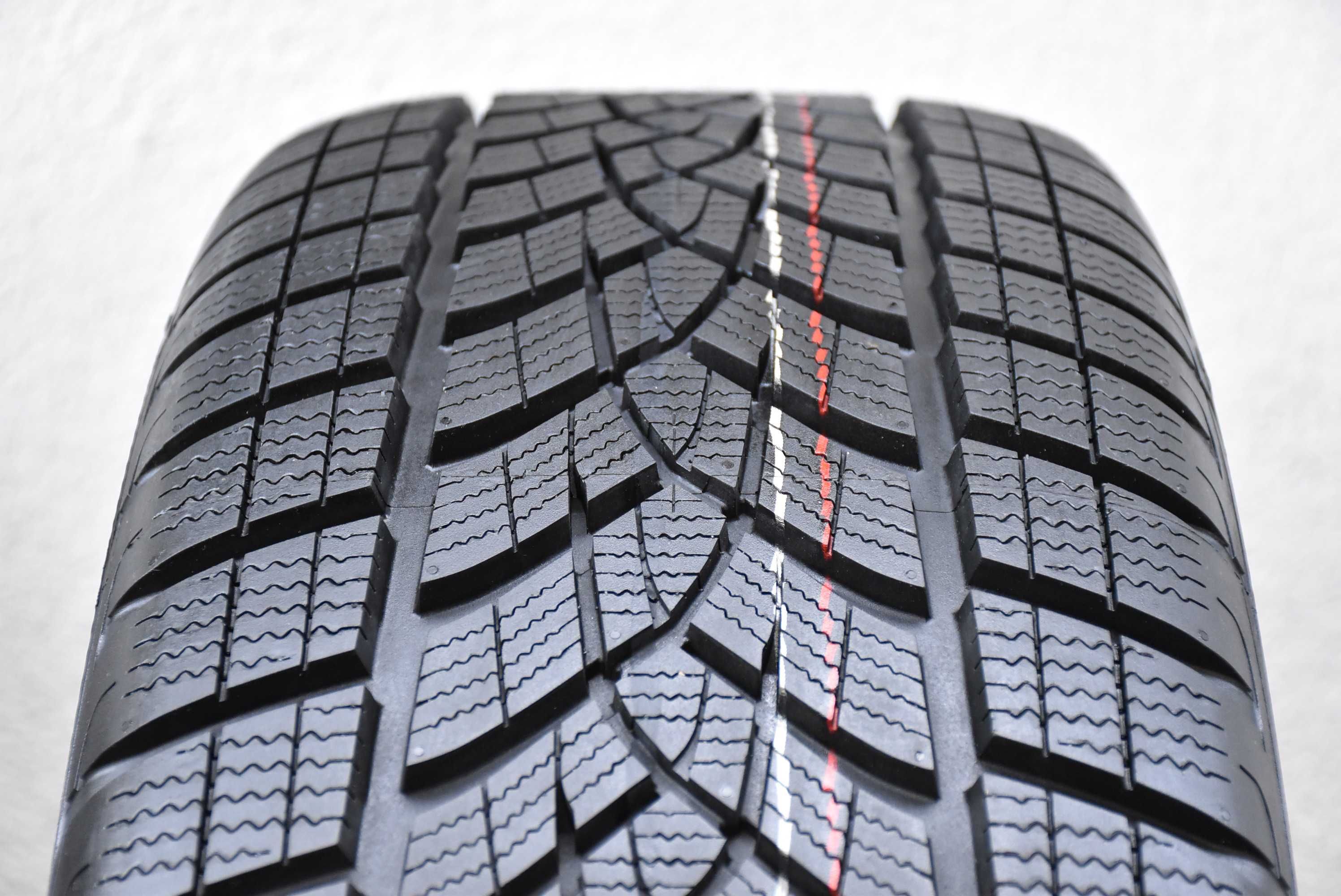 Nowe opony dot24 Goodyear ULTRAGRIP PERFORMANCE+ SUV XL 235/55R18 104H