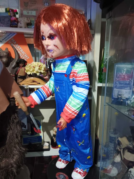 Figura do Chucky á escala real
