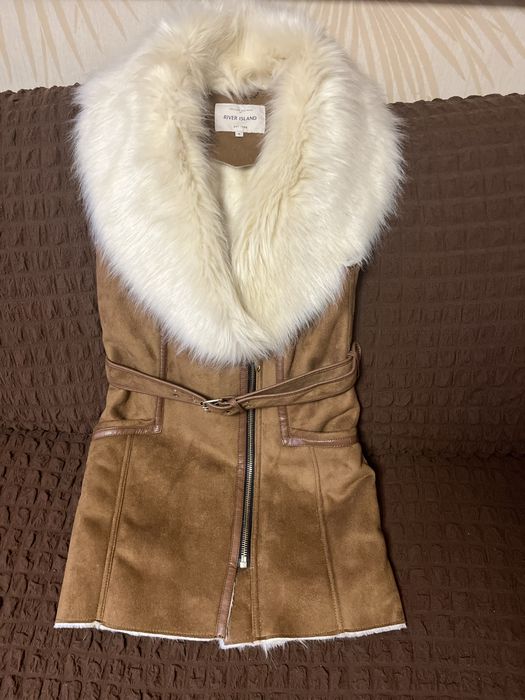 Еко замшева жилетка фірми River Island