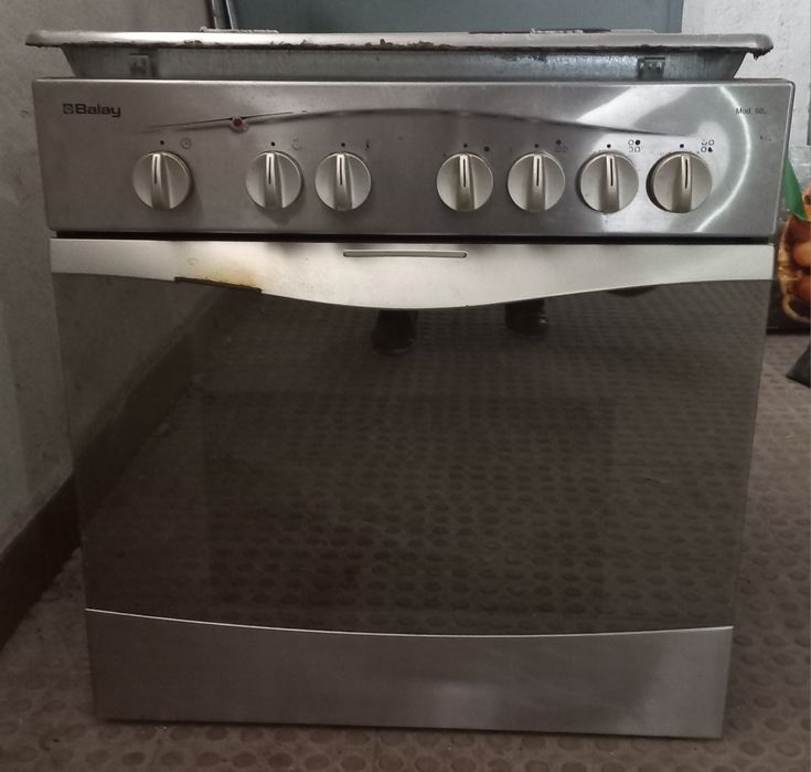 Forno Electrico + Placa Gás com acessorios